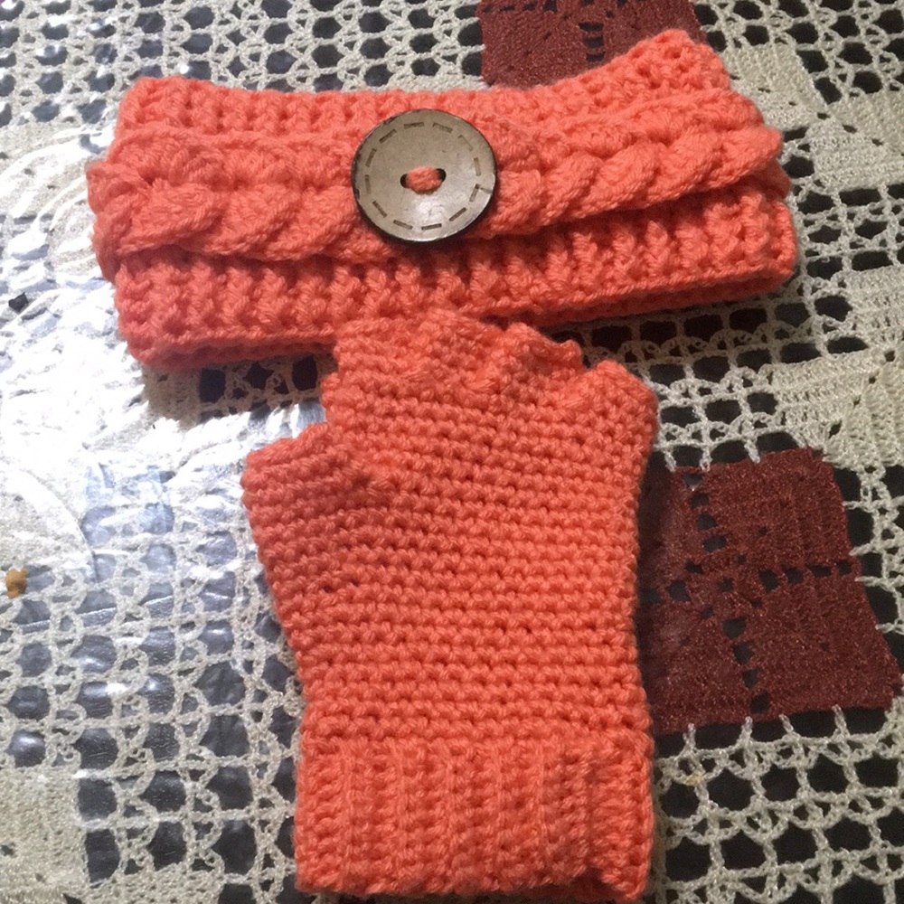 Fingerless and head warmer set